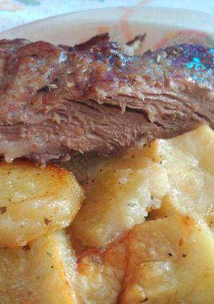 Una foto de Presa ibérica con patatas y un toque de miel al horno