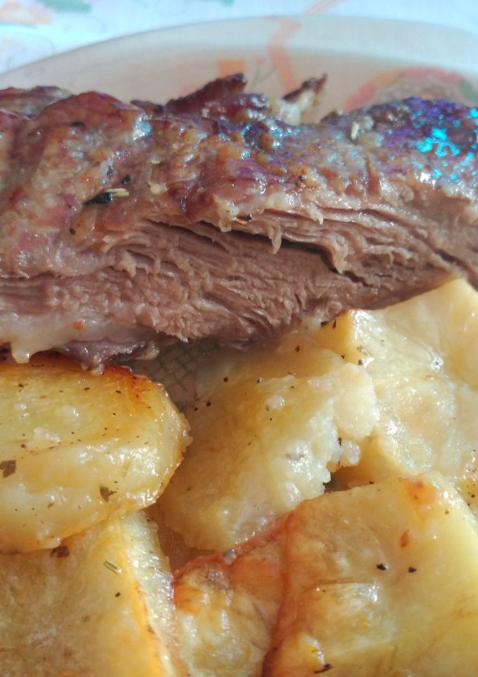 Una foto de Presa ibérica con patatas y un toque de miel al horno