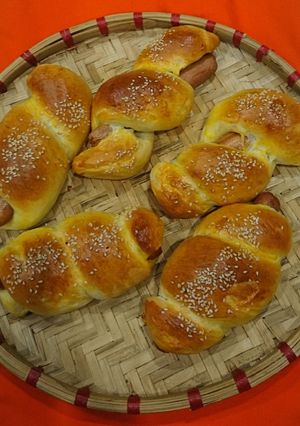 Hình của món Bánh mì cuộn xúc xích.