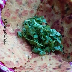 A picture of Lahsooni makki ki roti.