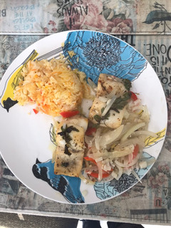 Una foto de Merluza al horno con arroz