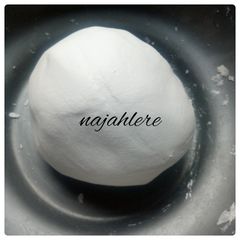 A picture of Fondant icing.