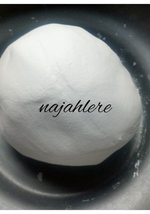 A picture of Fondant icing.