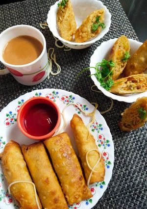 A picture of स्पाइसी नूडल्स रोल.
