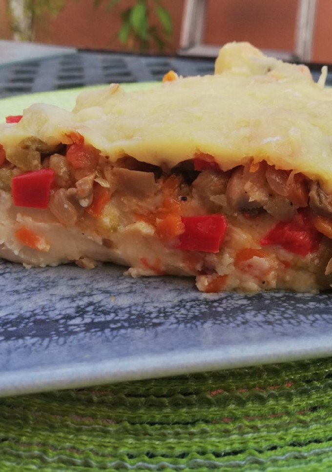 Una foto de Pastel de coliflor con verduritas 🍅🥕🌶️ 🍄