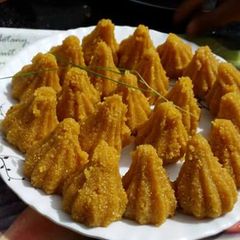 A picture of Besan Puri modak.