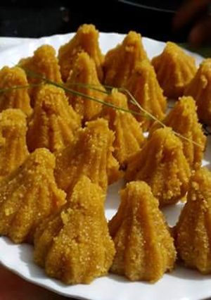A picture of Besan Puri modak.