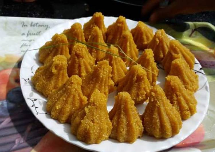 Besan Puri modak