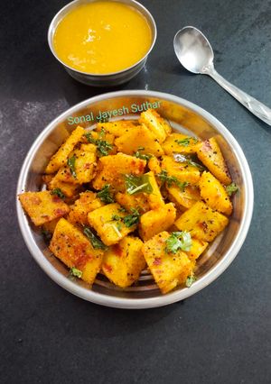 इंस्टेंट लहसुनी सूजी ढोकला (Instant Lahsuni sooji Dhokla Recipe In Hindi) रेसिपी मुख्य फोटो