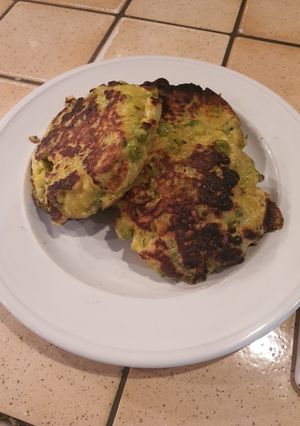 Une photo de Petites galettes de petits pois et courgettes