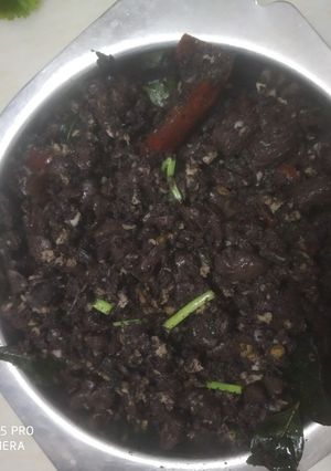 ஆட்டு இரத்த பொரியல்(goat blood poriyal recipe in tamil) செய்முறை முக்கிய புகைப்படம்