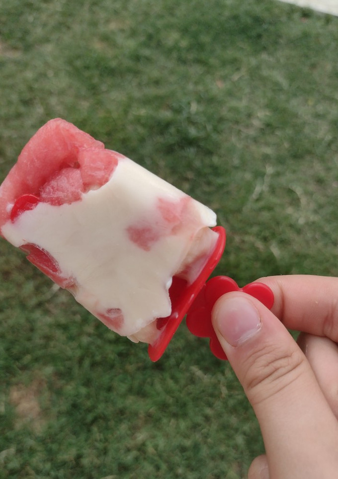 Una foto de Paletas de sandía