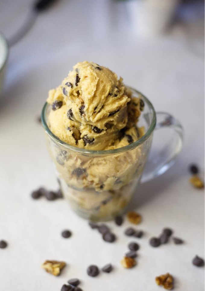 Una foto de Helado fácil de cookies and cream