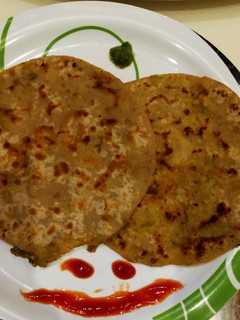 आलू पराठा (aloo paratha recipe in Hindi) रेसिपी मुख्य फोटो