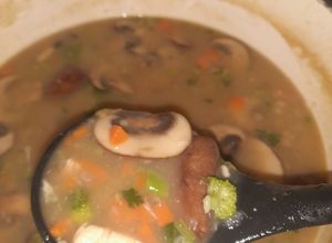 صورة لوصفة شوربة دجاج وفطر وخضار 🍄🥕🍃