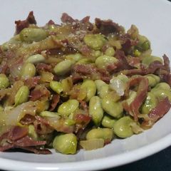A picture of Broad beans and ham Spanish style.