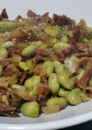 A picture of Broad beans and ham Spanish style.