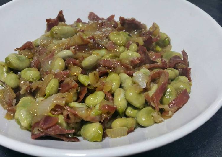 Broad beans and ham Spanish style