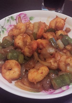 Una foto de Langostinos en salsa 