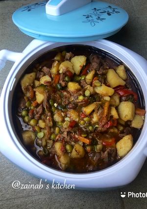 A picture of Shredded beef & veggie sauce🌶🥕🥩🥔.