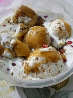 दही भल्ले (Dahi bhalle recipe in hindi) रेसिपी मुख्य फोटो