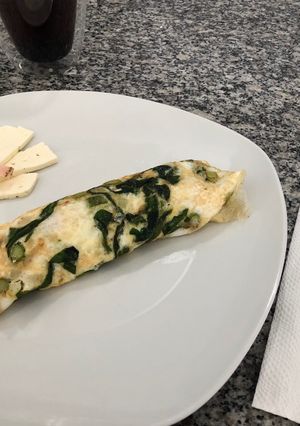 Una foto de Omelette Claras con Jamón y Espárragos