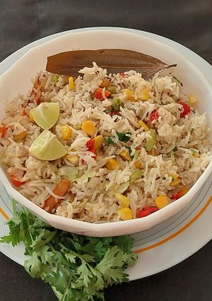 વેજીટેબલ પુલાવ (Vegetable Pulao Recipe In Gujarati) રેસીપી મુખ્ય ફોટો