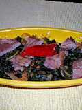 Col rizado picante  a la cerveza con entrecot de cerdo a la plancha