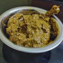 A picture of Chicken hariyali masala.