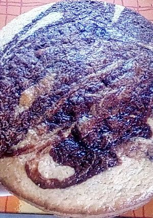 Una foto de Torta marmolada, húmeda, esponjosay económica.🔊