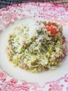 Una foto de Risotto con pesto y carne picada