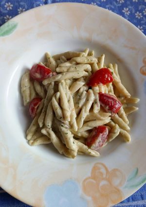 Foto di Maccheroncini ricotta, basilico e pistacchi