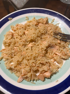 Una foto de Arroz con salmón y sasa soja