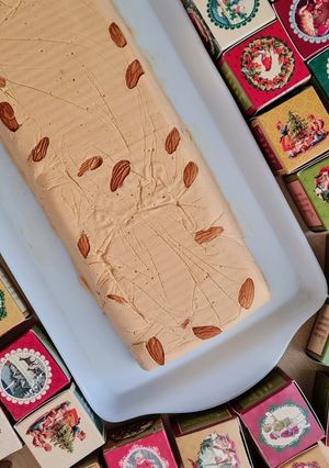 Una foto de Postre helado súper fácil 🍧 2 ingredientes + los "tropezones" que gustes
