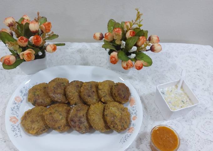 Mutton mince shami kebabs with garlic chutney