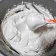 Butter Cream Lembut/Tidak Berpori