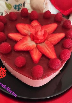 Una foto de Tarta corazón San Valentín de fresas y yogur