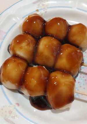 A picture of Japanese Mochi Dango with Sweet soy sauce (Mitarashi dango).