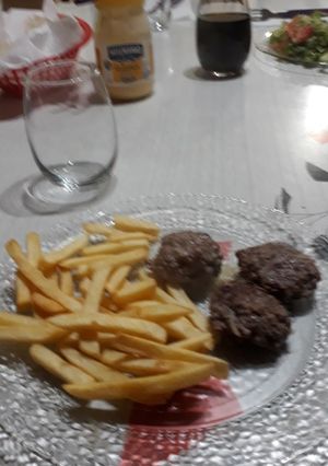 Una foto de Hamburguesitas caseras. grace