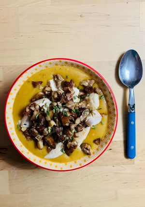 Une photo de Soupe butternut châtaigne poulet