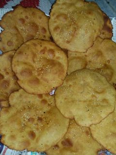 मीठी पूरी (Meethi puri recipe in hindi) रेसिपी मुख्य फोटो