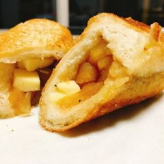 A picture of Apple Hot Sandwich.
