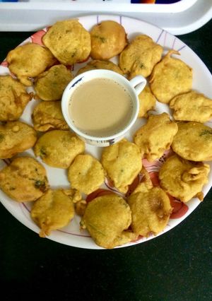 A picture of Potato fritters aloo pakoda.