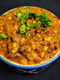मिक्स उसल (अंकुरित दाने की सब्जी) (Mix usal (Ankurit dane ki sabzi) recipe in hindi) रेसिपी मुख्य फोटो