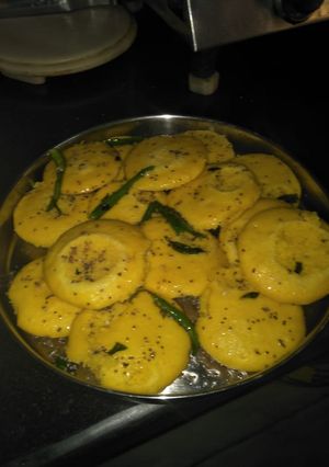 ढोकला (Dhokla recipe in hindi) रेसिपी मुख्य फोटो