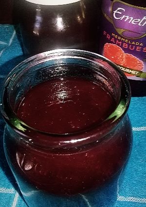 Una foto de Mermelada casera de ciruela😍