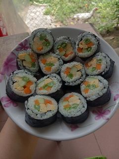 Hình của món Cơm cuộn.