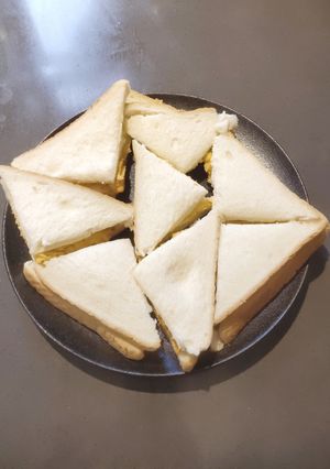 A picture of Egg and Cheese Sandwich.
