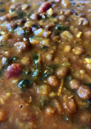 Una foto de Dhal de lentejas plato indio vegetariano