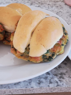 Una foto de Torrejitas con espinaca 🥬🍅